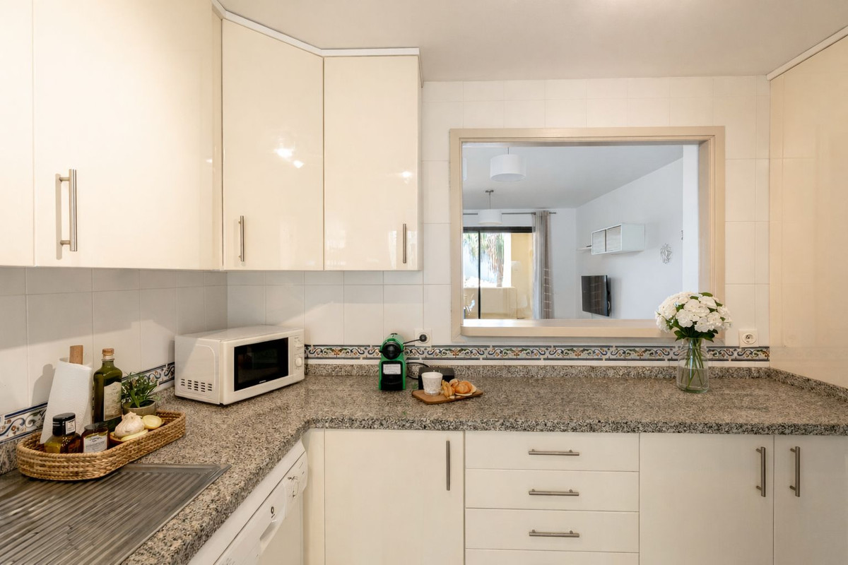 Se vende Apartamento Planta Media de 2 dormitorios en Costa Del Sol, Málaga, España