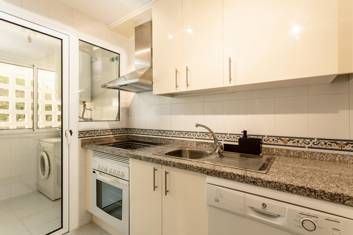 Se vende Apartamento Planta Media de 2 dormitorios en Costa Del Sol, Málaga, España