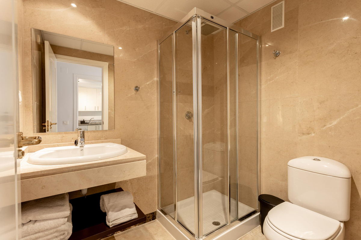 Se vende Apartamento Planta Media de 2 dormitorios en Costa Del Sol, Málaga, España