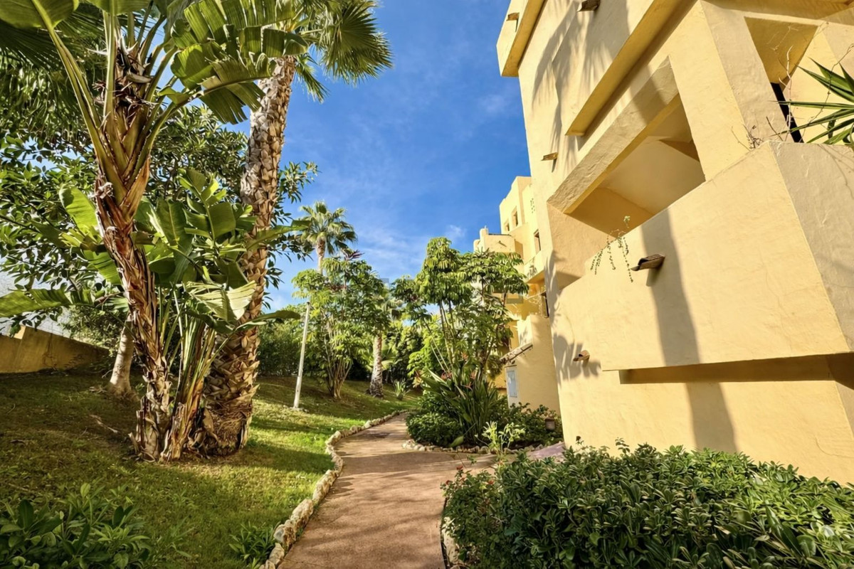 Se vende Apartamento Planta Media de 2 dormitorios en Costa Del Sol, Málaga, España