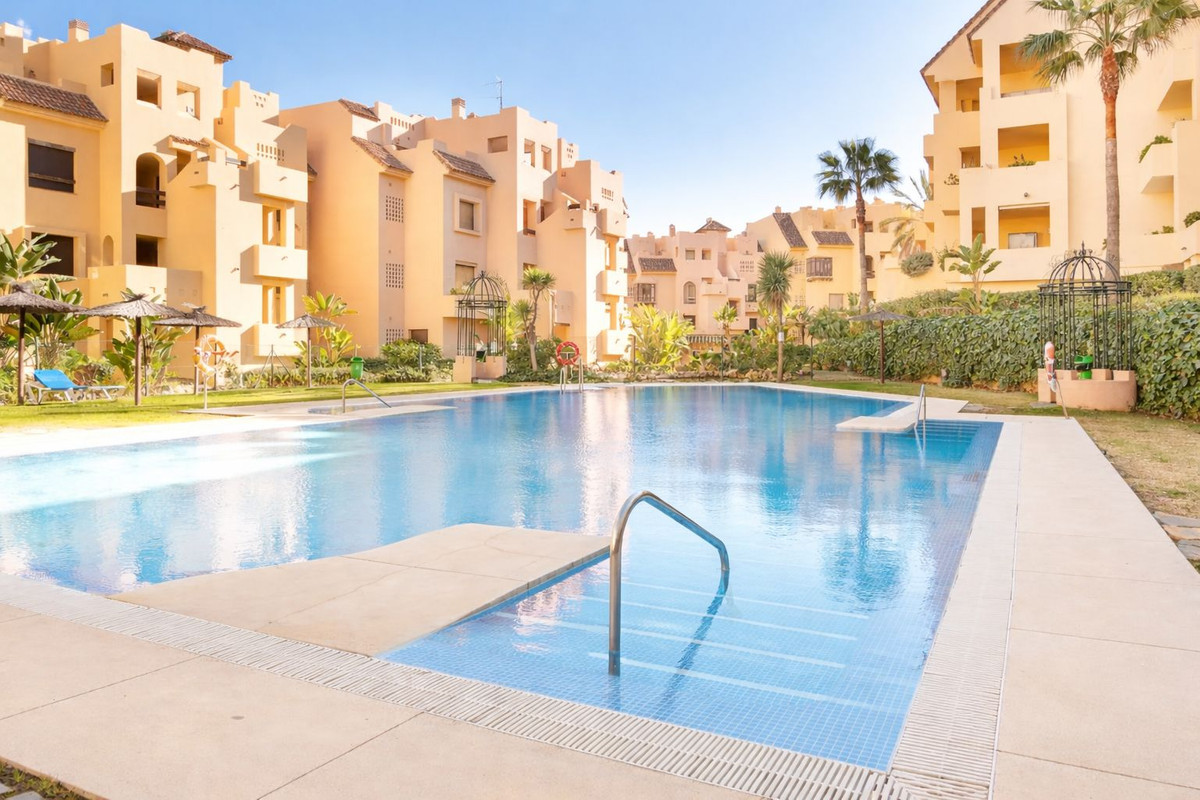 Se vende Apartamento Planta Media de 2 dormitorios en Costa Del Sol, Málaga, España