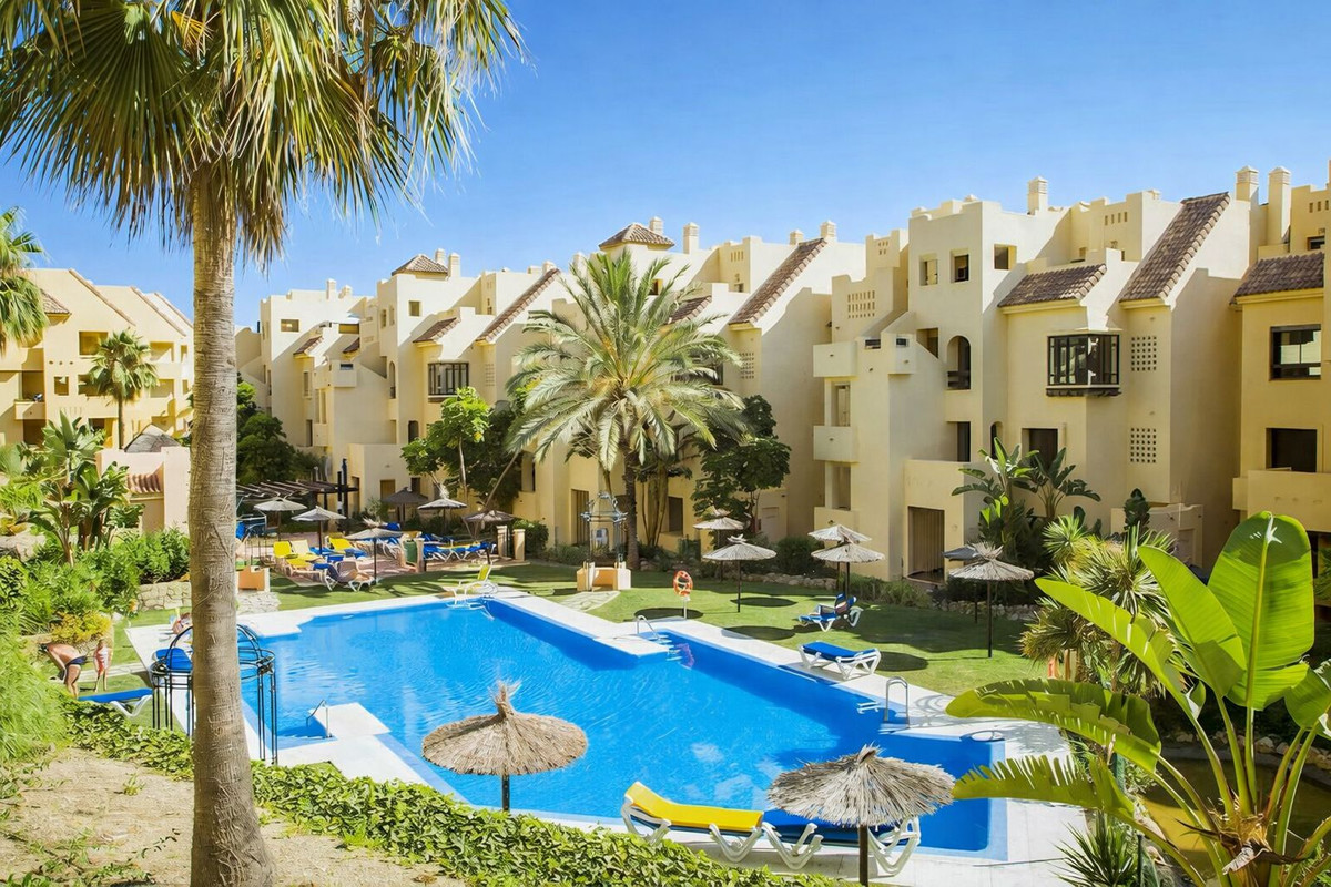 Se vende Apartamento Planta Media de 2 dormitorios en Costa Del Sol, Málaga, España