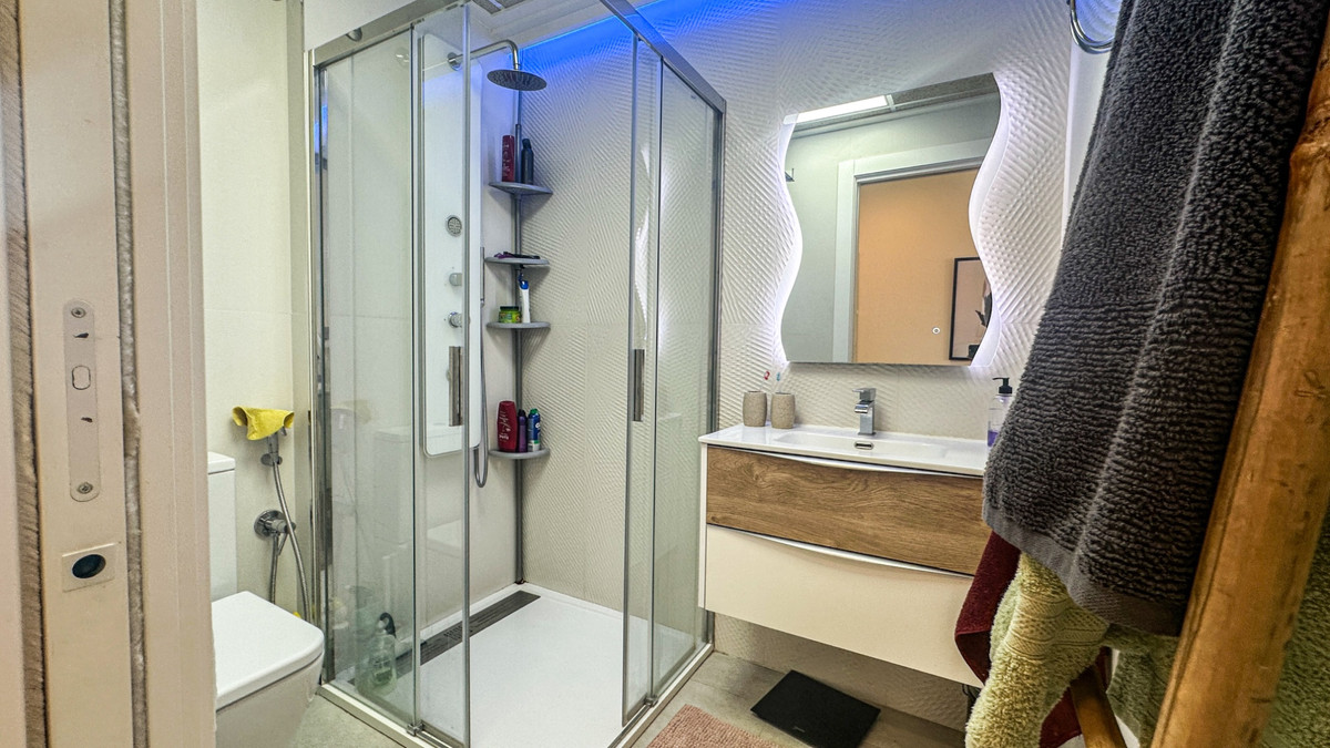Se vende Apartamento en Planta Última de 3 dormitorios en Costa Blanca, Alicante, España