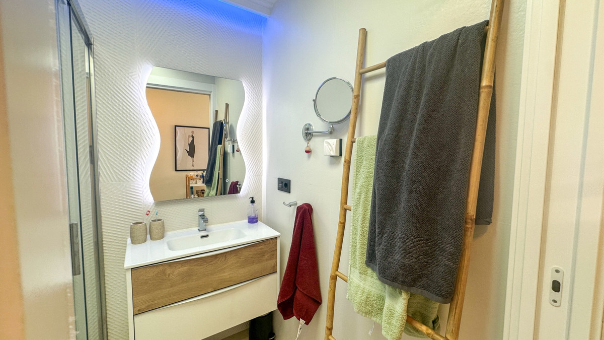 Se vende Apartamento en Planta Última de 3 dormitorios en Costa Blanca, Alicante, España