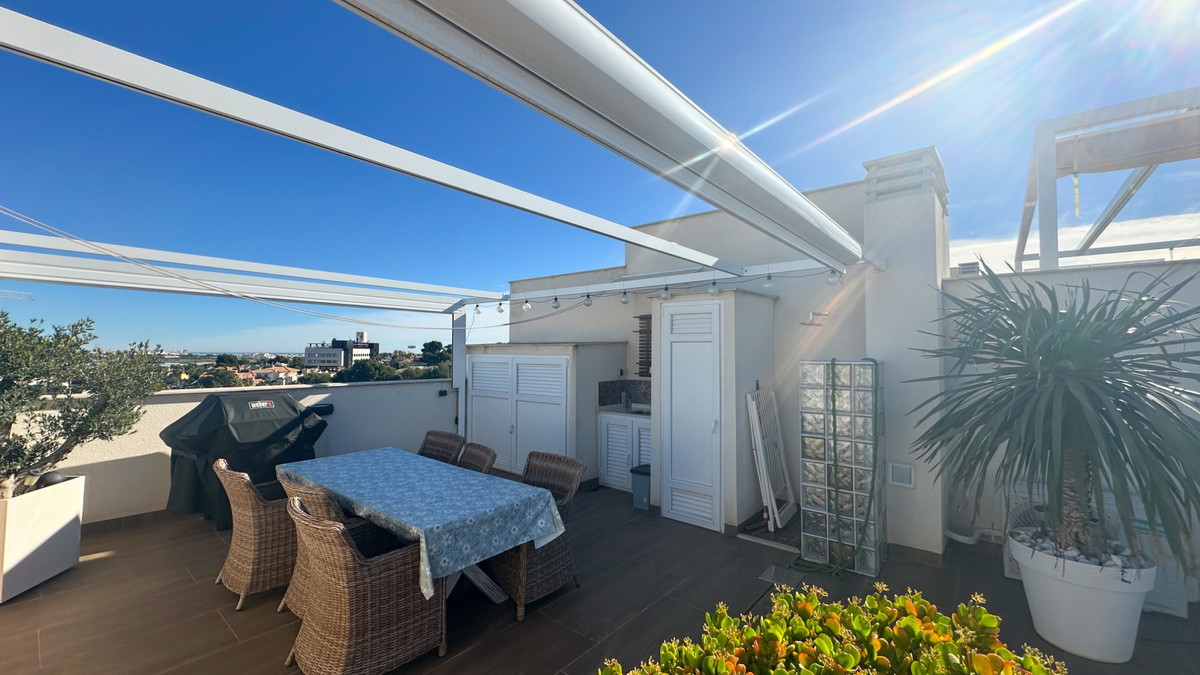 Se vende Apartamento en Planta Última de 3 dormitorios en Costa Blanca, Alicante, España