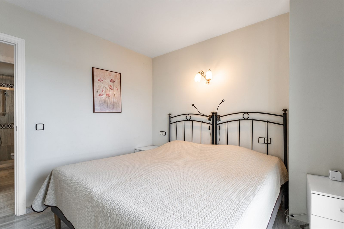 2 Bed Apartment for sale in Fuengirola Costa Del Sol, Málaga, Spain