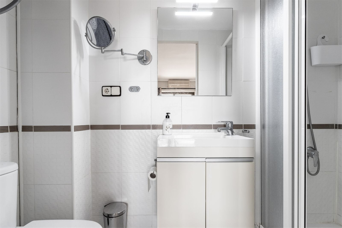 2 Bed Apartment for sale in Fuengirola Costa Del Sol, Málaga, Spain
