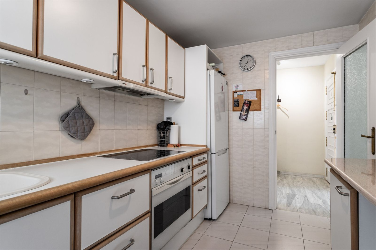 2 Bed Apartment for sale in Fuengirola Costa Del Sol, Málaga, Spain