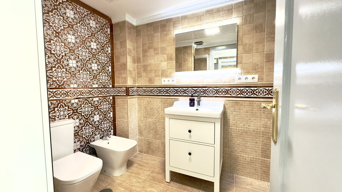 Se vende Apartamento en Planta Última de 2 dormitorios en Costa Del Sol, Málaga, España