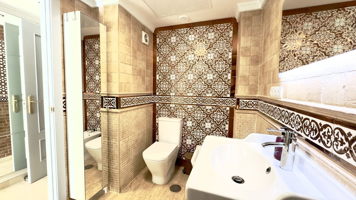 Se vende Apartamento en Planta Última de 2 dormitorios en Costa Del Sol, Málaga, España