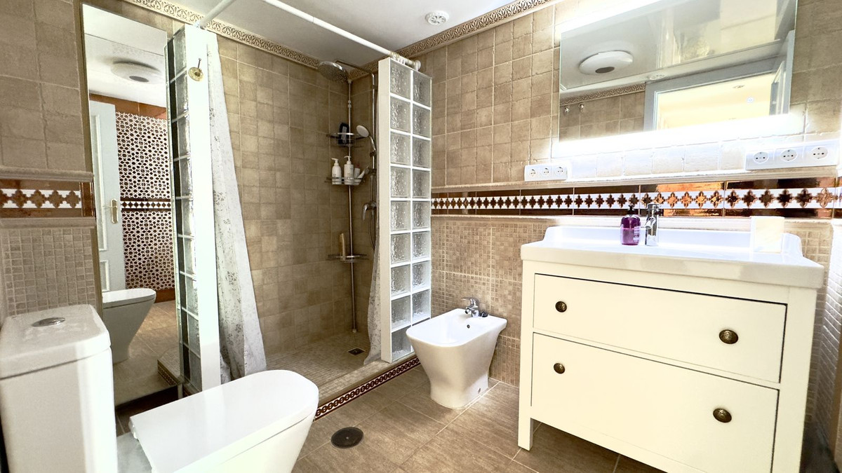 Se vende Apartamento en Planta Última de 2 dormitorios en Costa Del Sol, Málaga, España