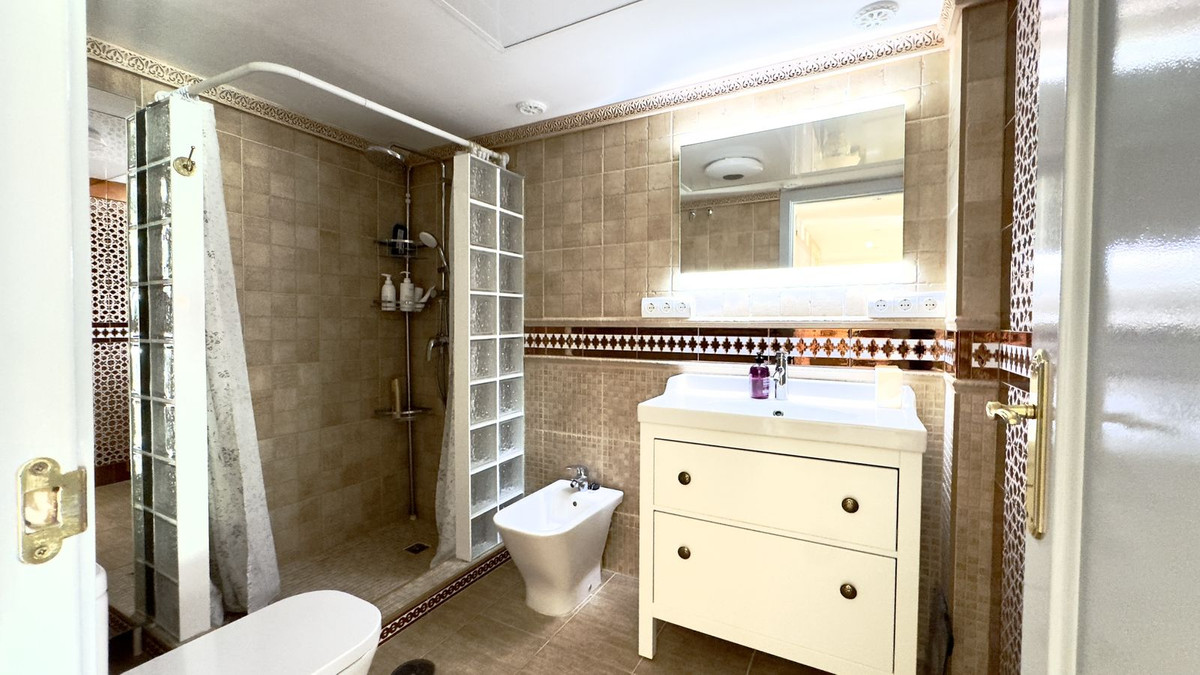 Se vende Apartamento en Planta Última de 2 dormitorios en Costa Del Sol, Málaga, España