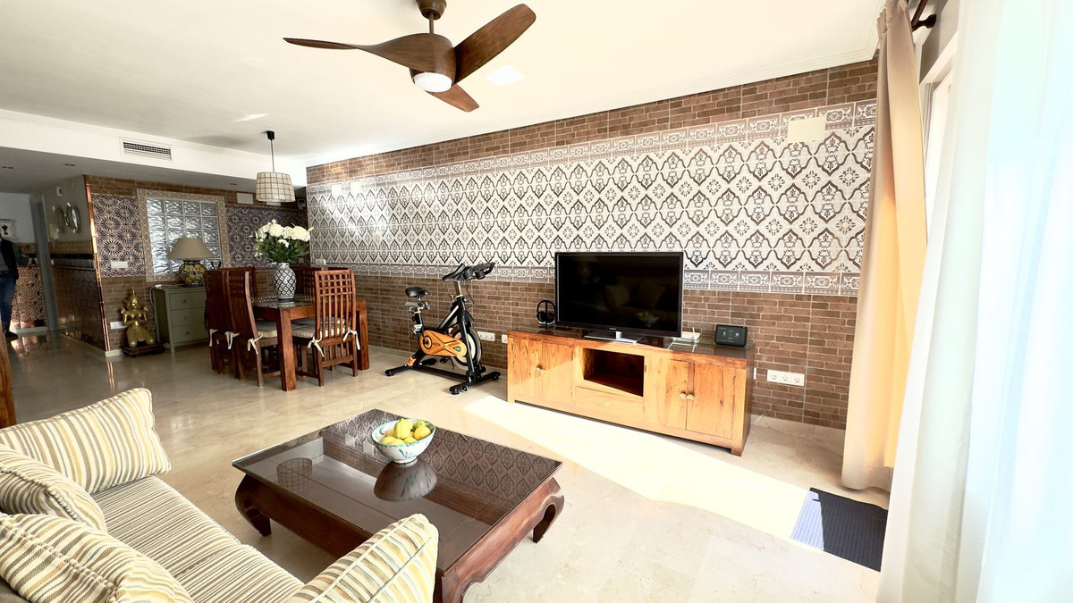 Se vende Apartamento en Planta Última de 2 dormitorios en Costa Del Sol, Málaga, España