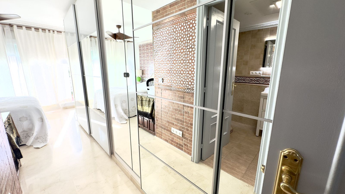 Se vende Apartamento en Planta Última de 2 dormitorios en Costa Del Sol, Málaga, España