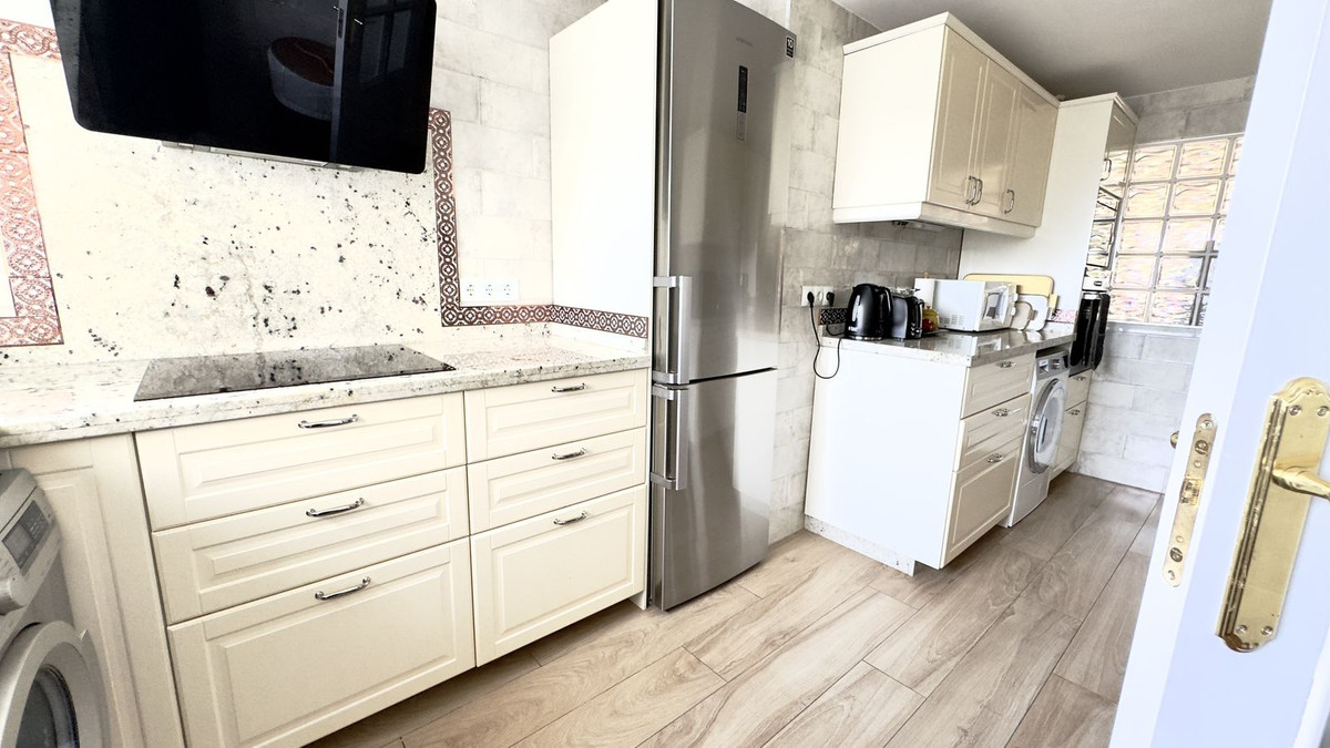 Se vende Apartamento en Planta Última de 2 dormitorios en Costa Del Sol, Málaga, España