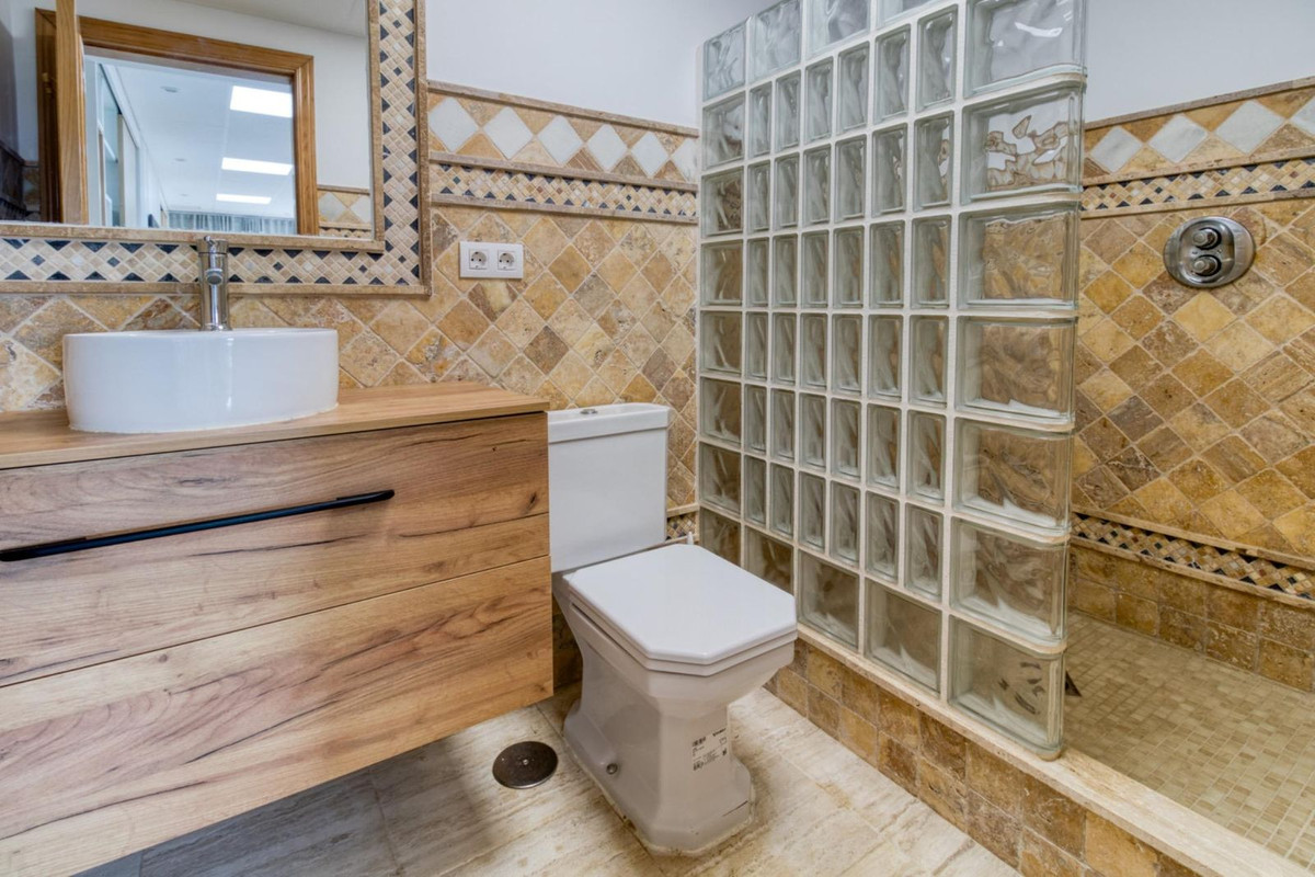 Se vende Villa - Chalet de 7 dormitorios en Costa Del Sol, Málaga, España