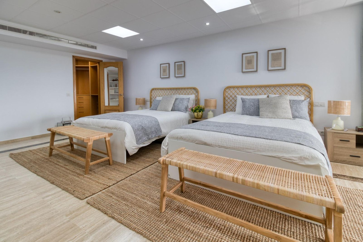 Se vende Villa - Chalet de 7 dormitorios en Costa Del Sol, Málaga, España