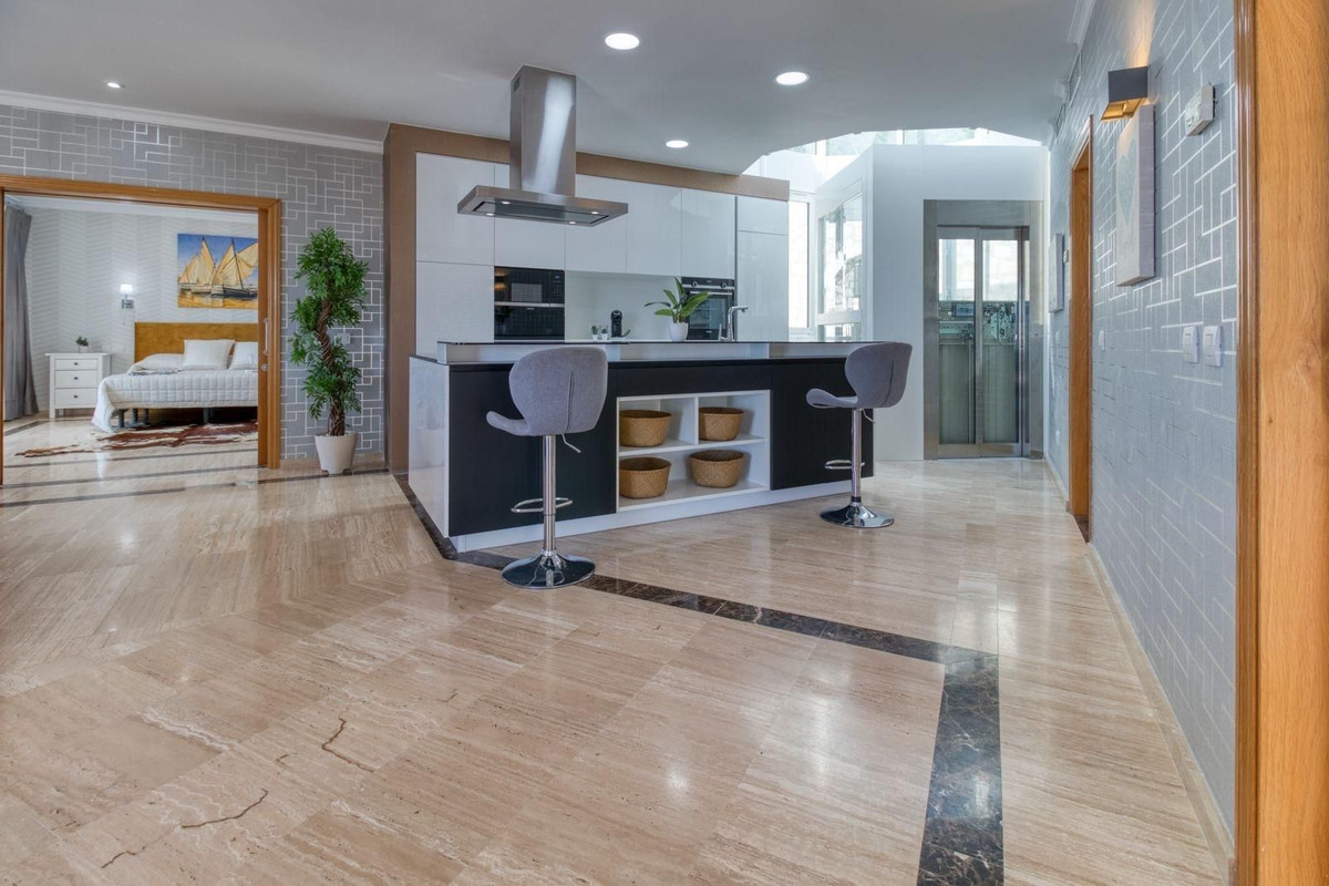 Se vende Villa - Chalet de 7 dormitorios en Costa Del Sol, Málaga, España