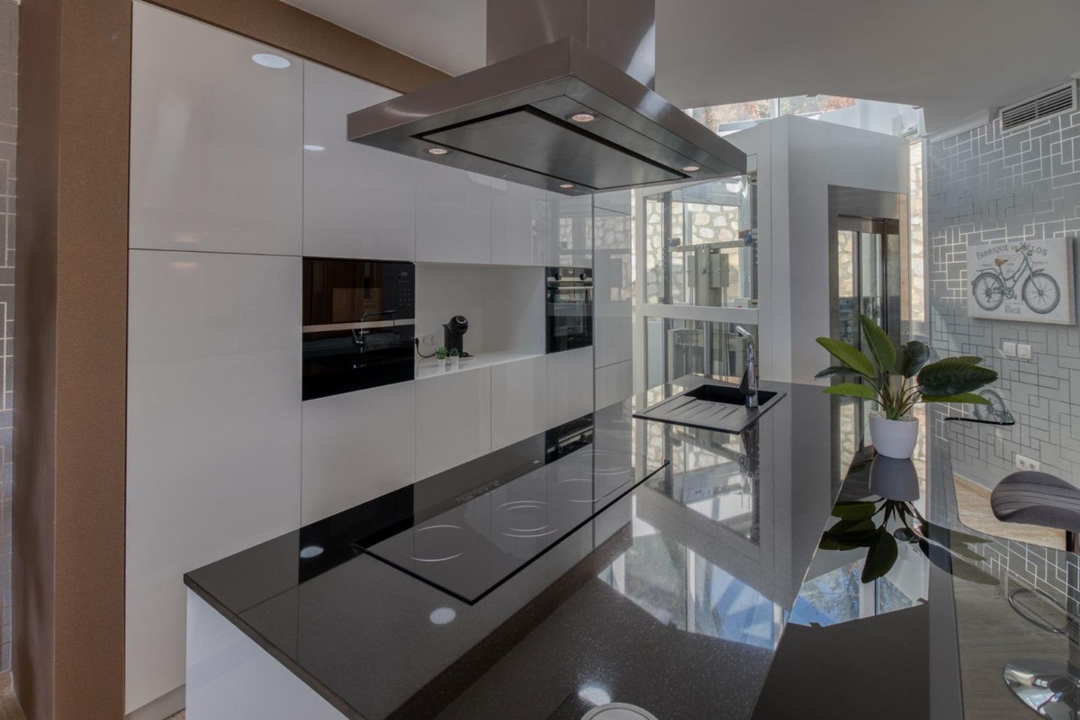 Se vende Villa - Chalet de 7 dormitorios en Costa Del Sol, Málaga, España
