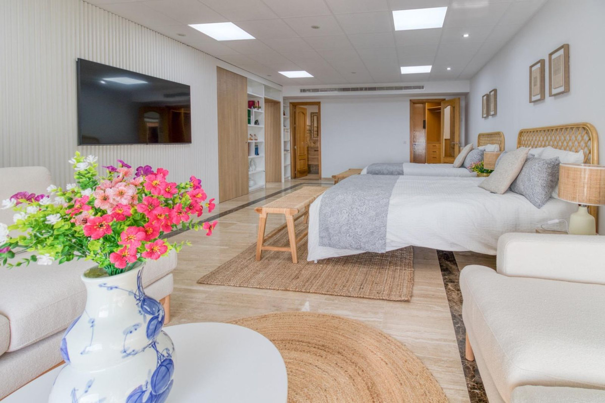 Se vende Villa - Chalet de 7 dormitorios en Costa Del Sol, Málaga, España