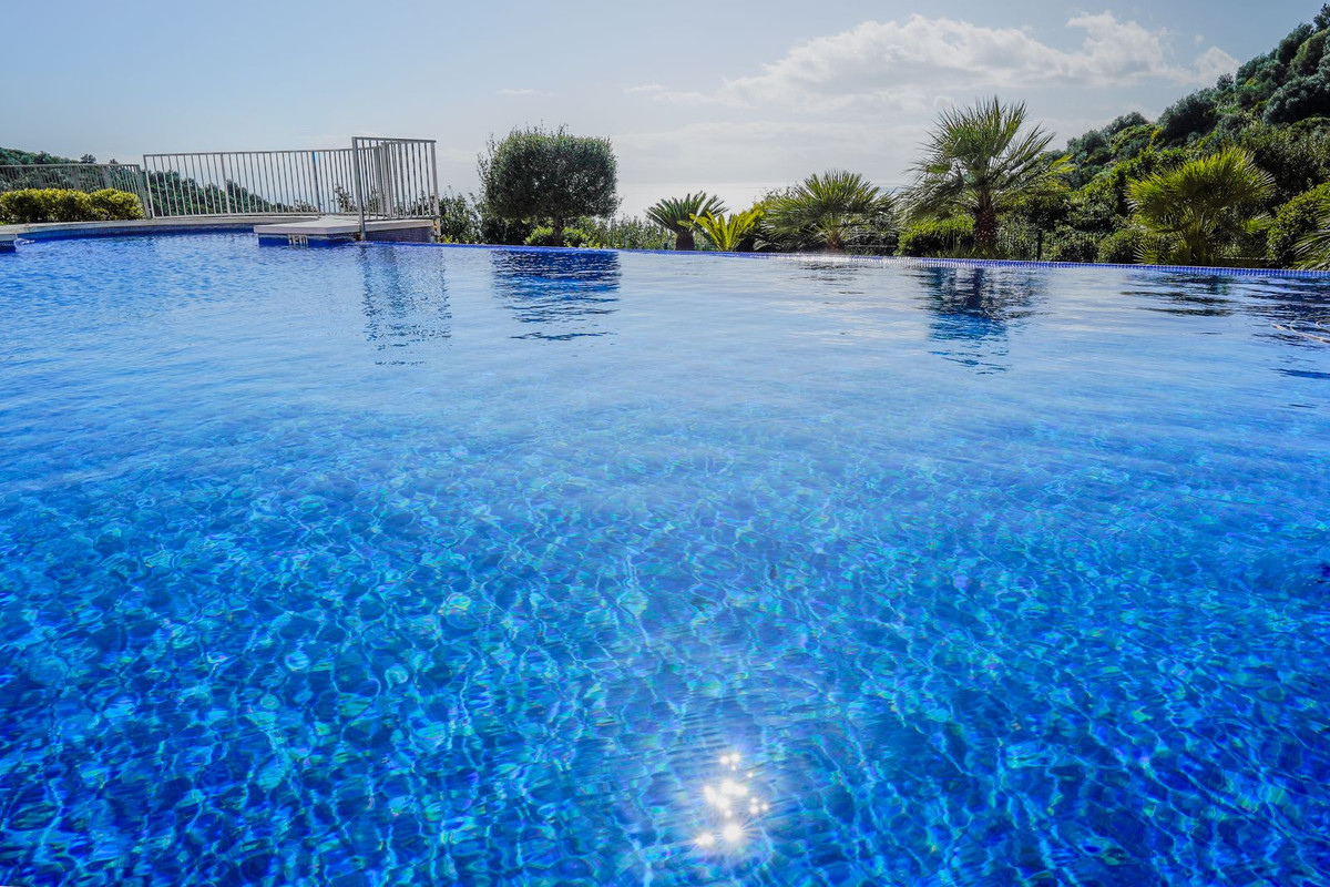 2 Bed Apartment for sale in Altos De Los Monteros Costa Del Sol, Málaga, Spain
