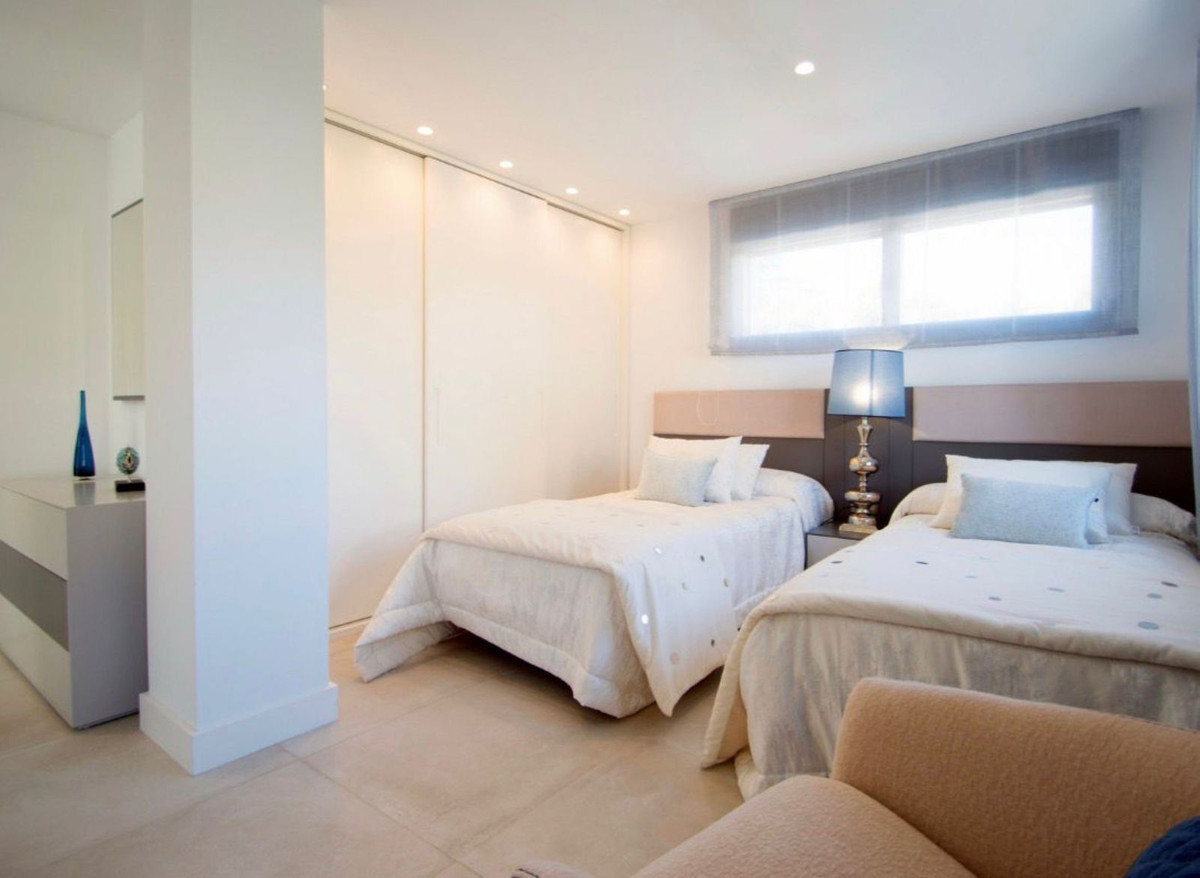 5 Bed Townhouse for sale in Nueva Andalucía Costa Del Sol, Málaga, Spain