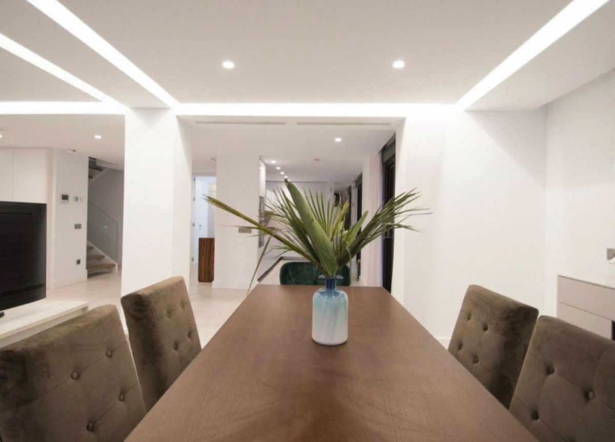 5 Bed Townhouse for sale in Nueva Andalucía Costa Del Sol, Málaga, Spain