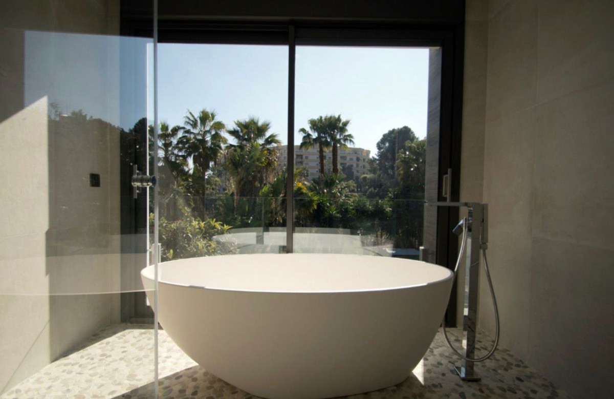 5 Bed Townhouse for sale in Nueva Andalucía Costa Del Sol, Málaga, Spain