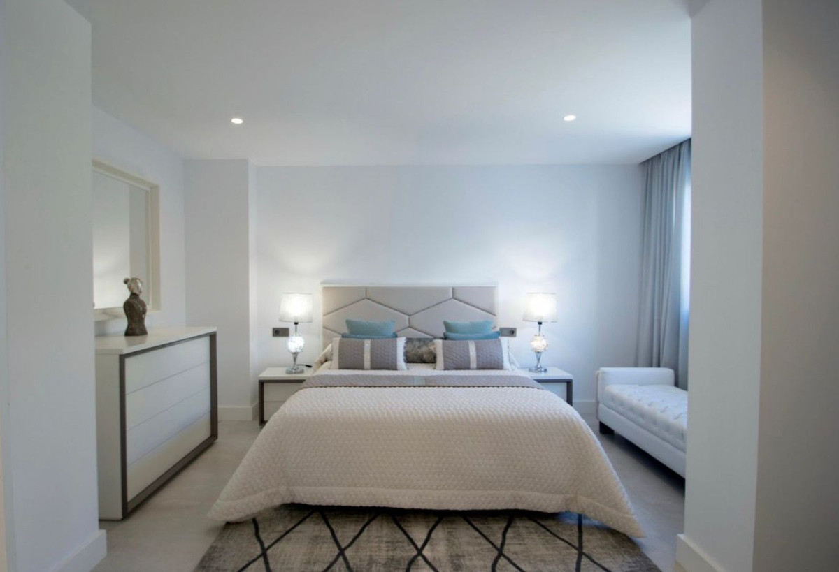 5 Bed Townhouse for sale in Nueva Andalucía Costa Del Sol, Málaga, Spain