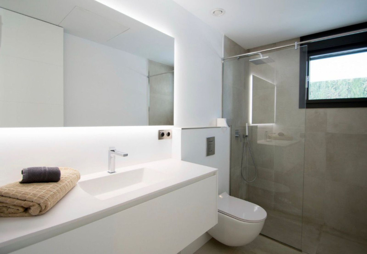 5 Bed Townhouse for sale in Nueva Andalucía Costa Del Sol, Málaga, Spain
