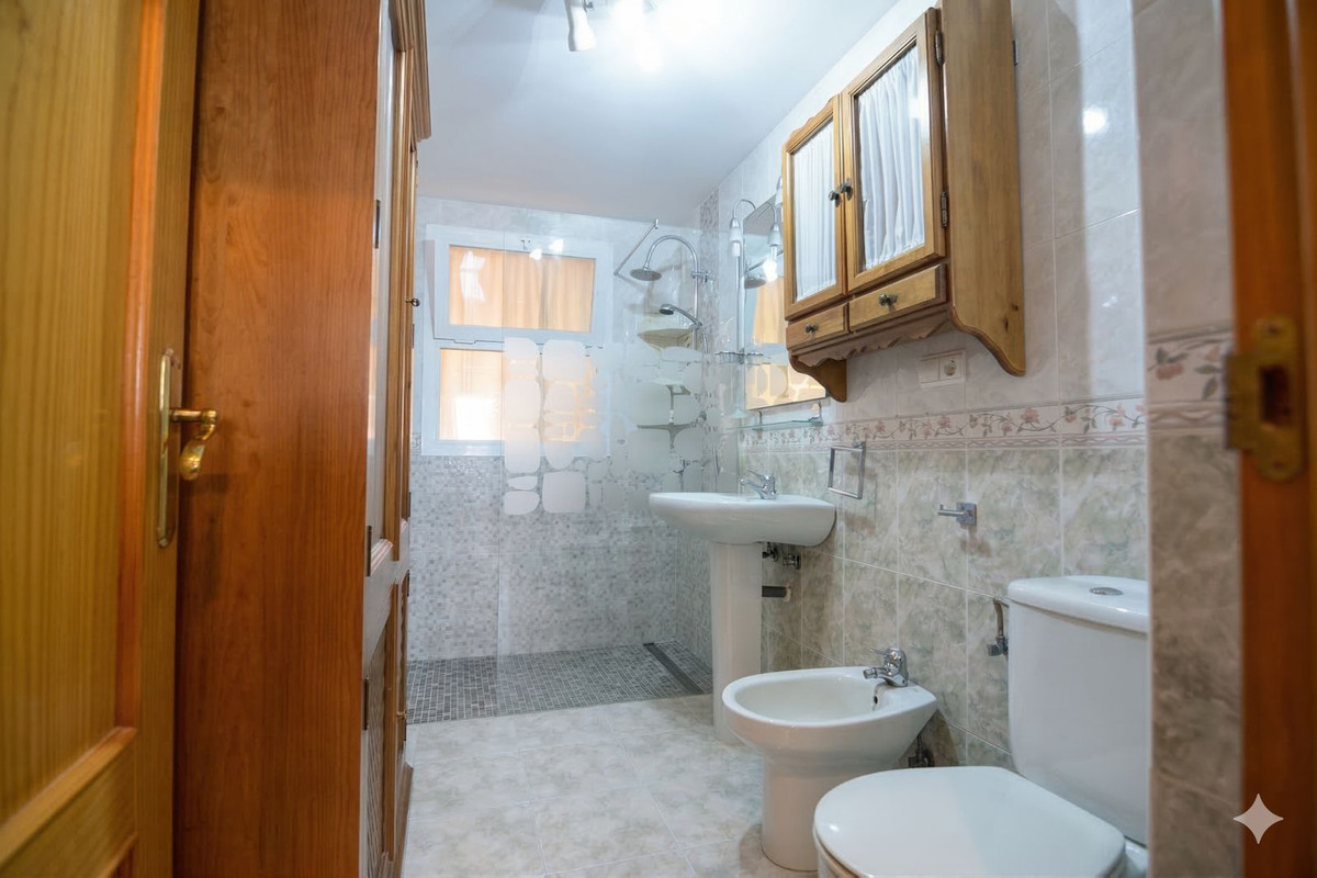 Se vende Apartamento Planta Media de 3 dormitorios en Costa Del Sol, Málaga, España