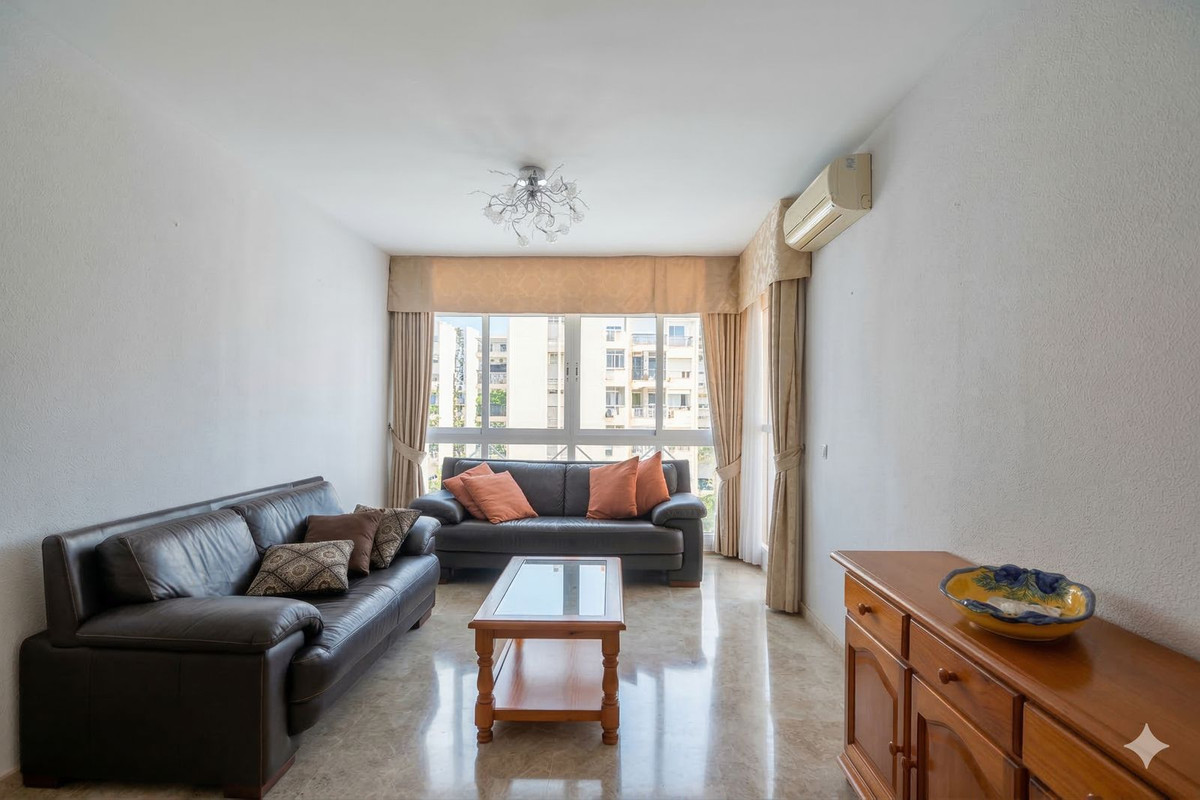 Se vende Apartamento Planta Media de 3 dormitorios en Costa Del Sol, Málaga, España