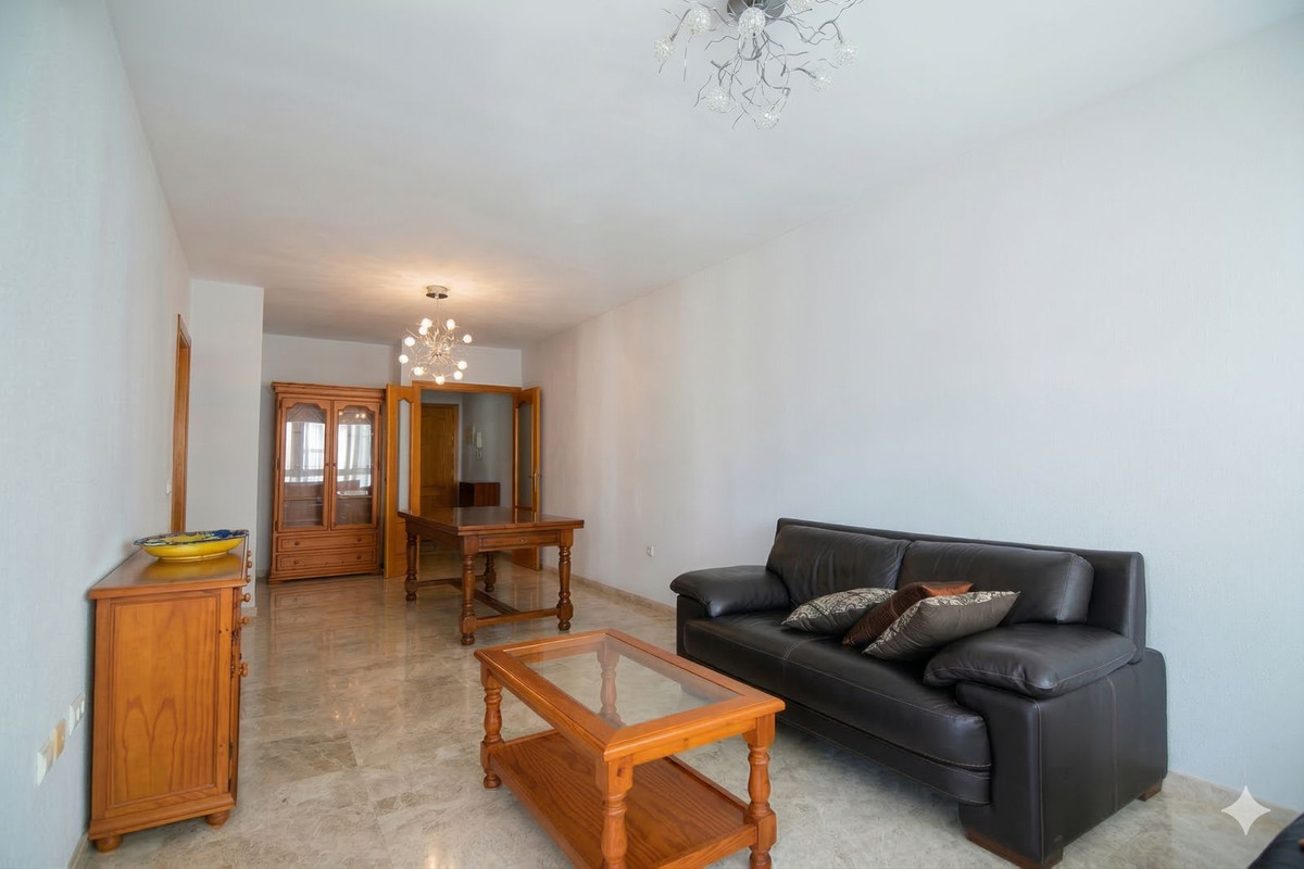 Se vende Apartamento Planta Media de 3 dormitorios en Costa Del Sol, Málaga, España
