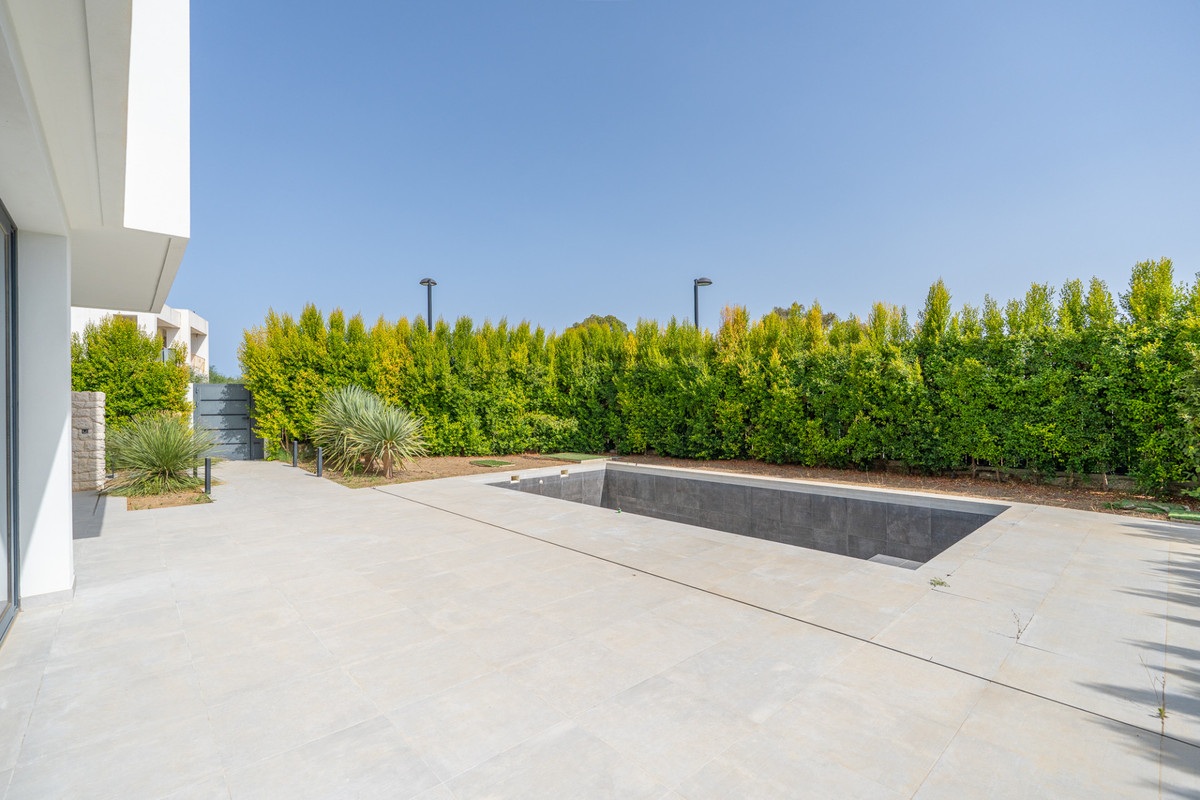 3 Bed Townhouse for sale in Estepona Costa Del Sol, Málaga, Spain