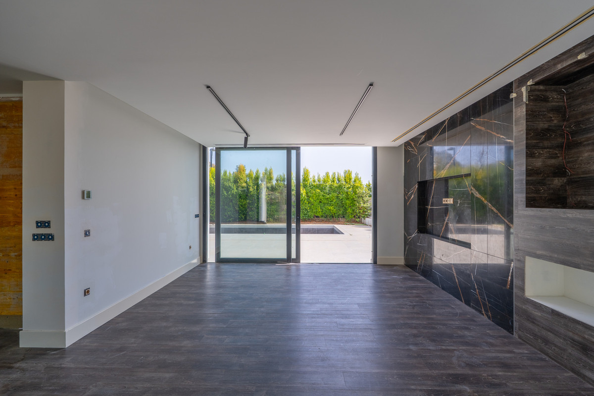 3 Bed Townhouse for sale in Estepona Costa Del Sol, Málaga, Spain