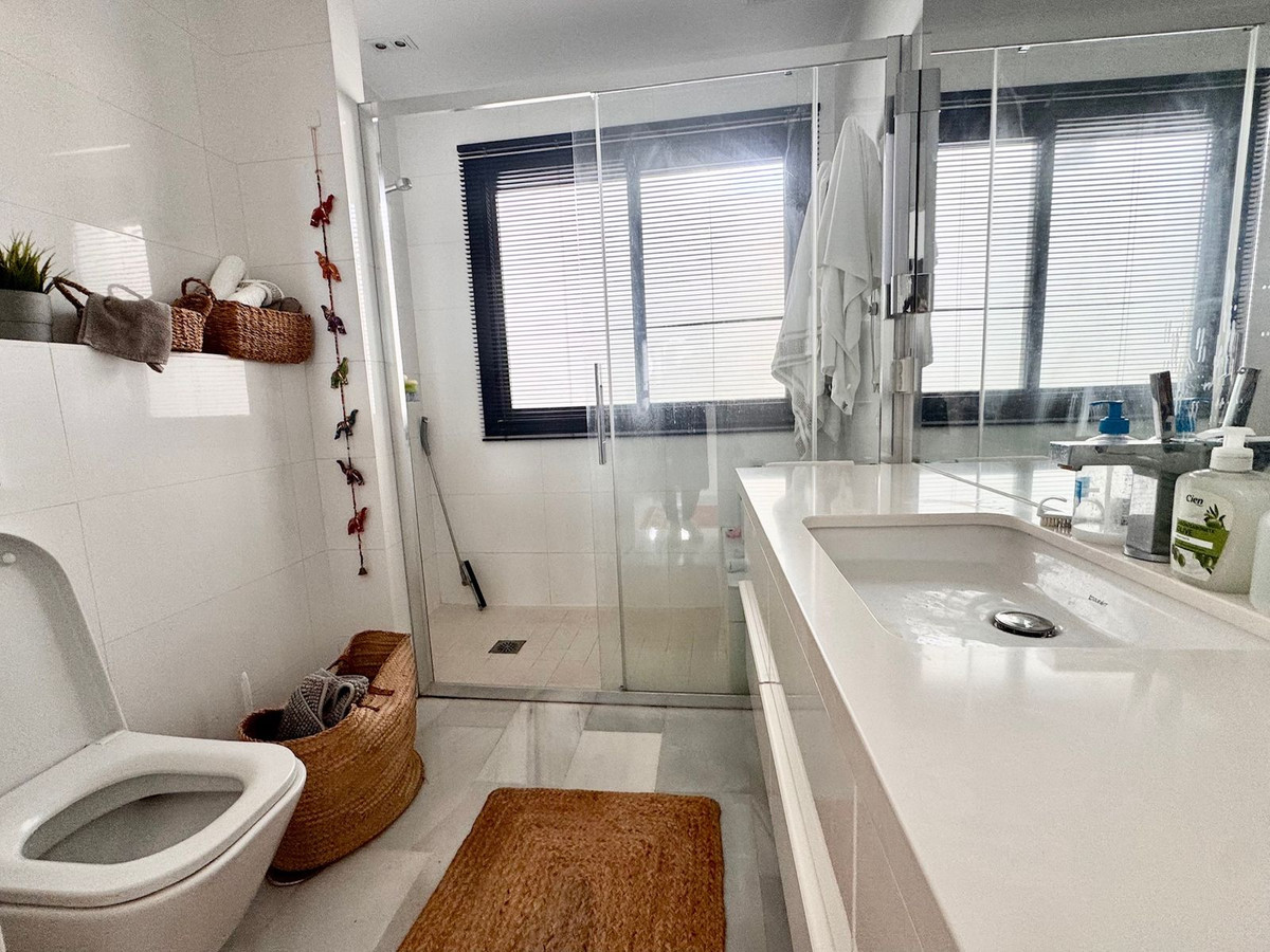 Se vende Apartamento en Planta Última de 2 dormitorios en Costa Del Sol, Málaga, España