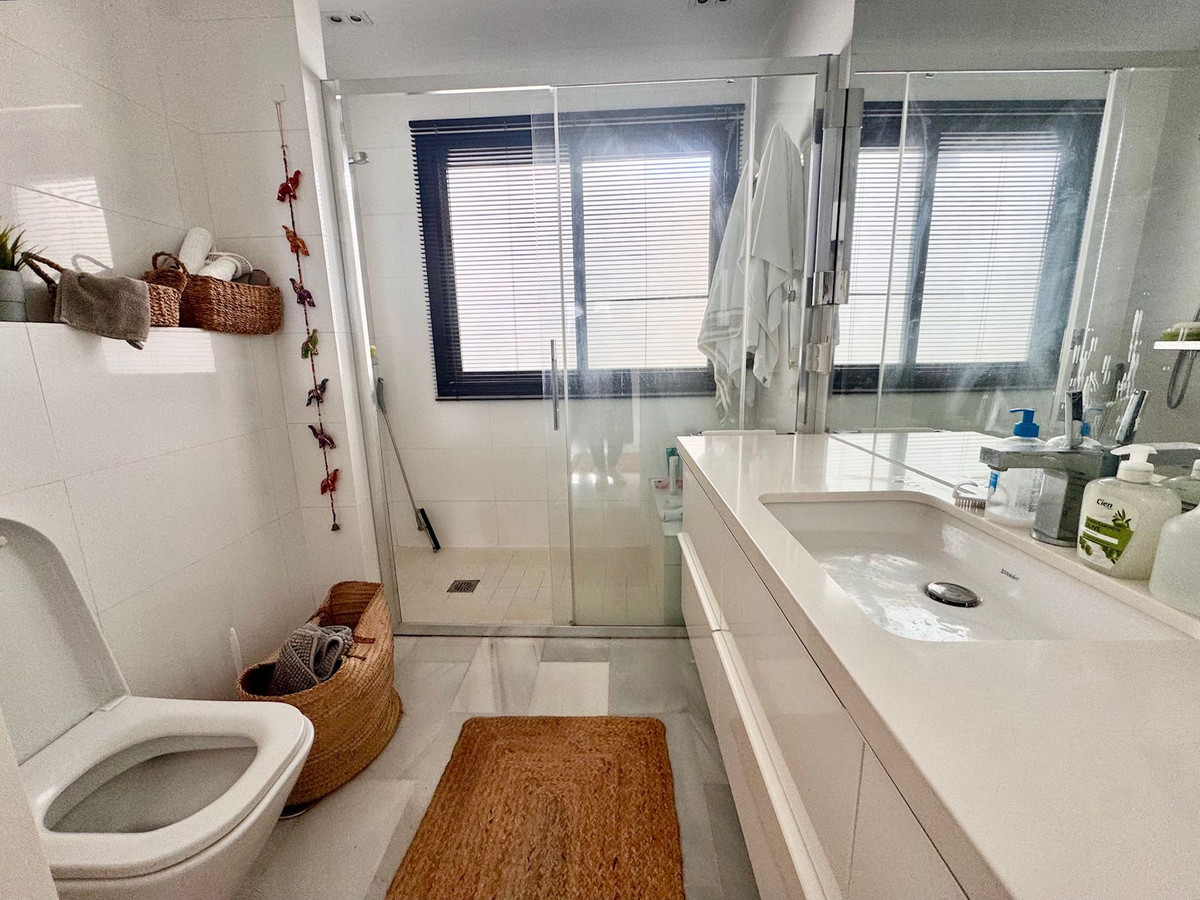 Se vende Apartamento en Planta Última de 2 dormitorios en Costa Del Sol, Málaga, España