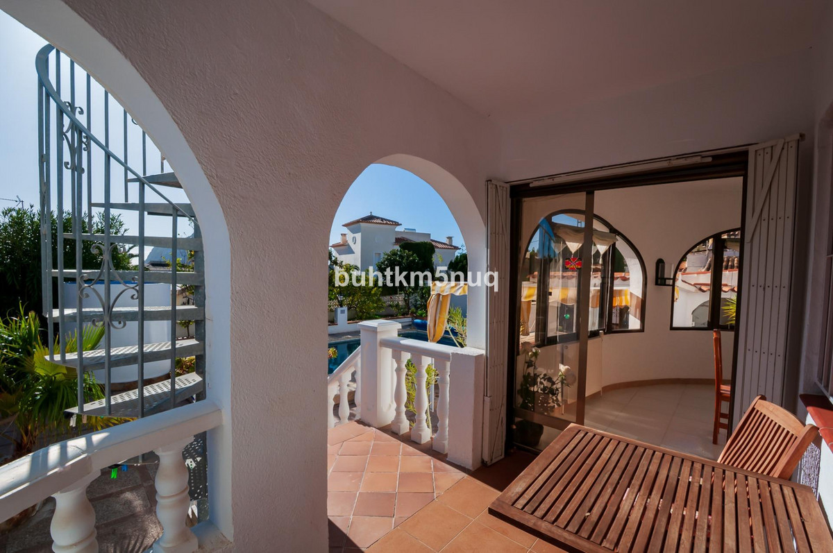 Se vende Villa - Chalet de 3 dormitorios en Costa Blanca, Alicante, España