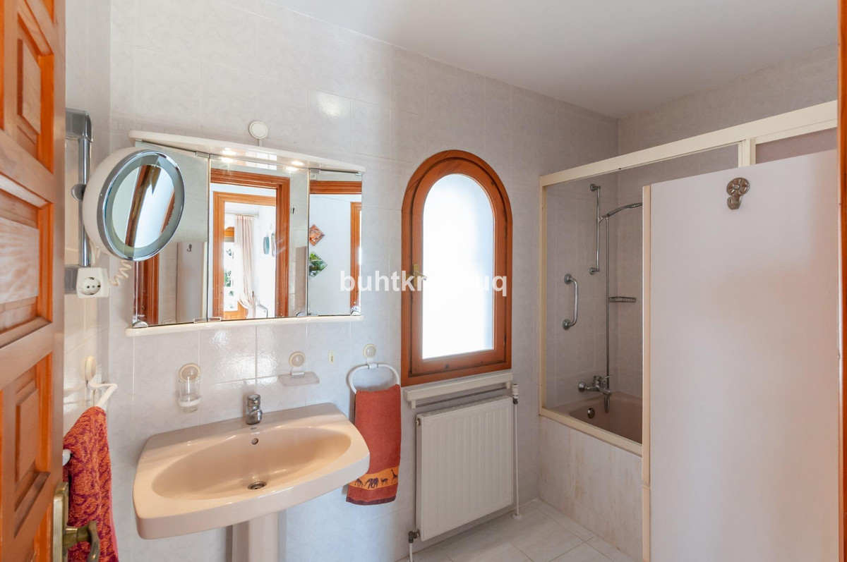 Se vende Villa - Chalet de 3 dormitorios en Costa Blanca, Alicante, España