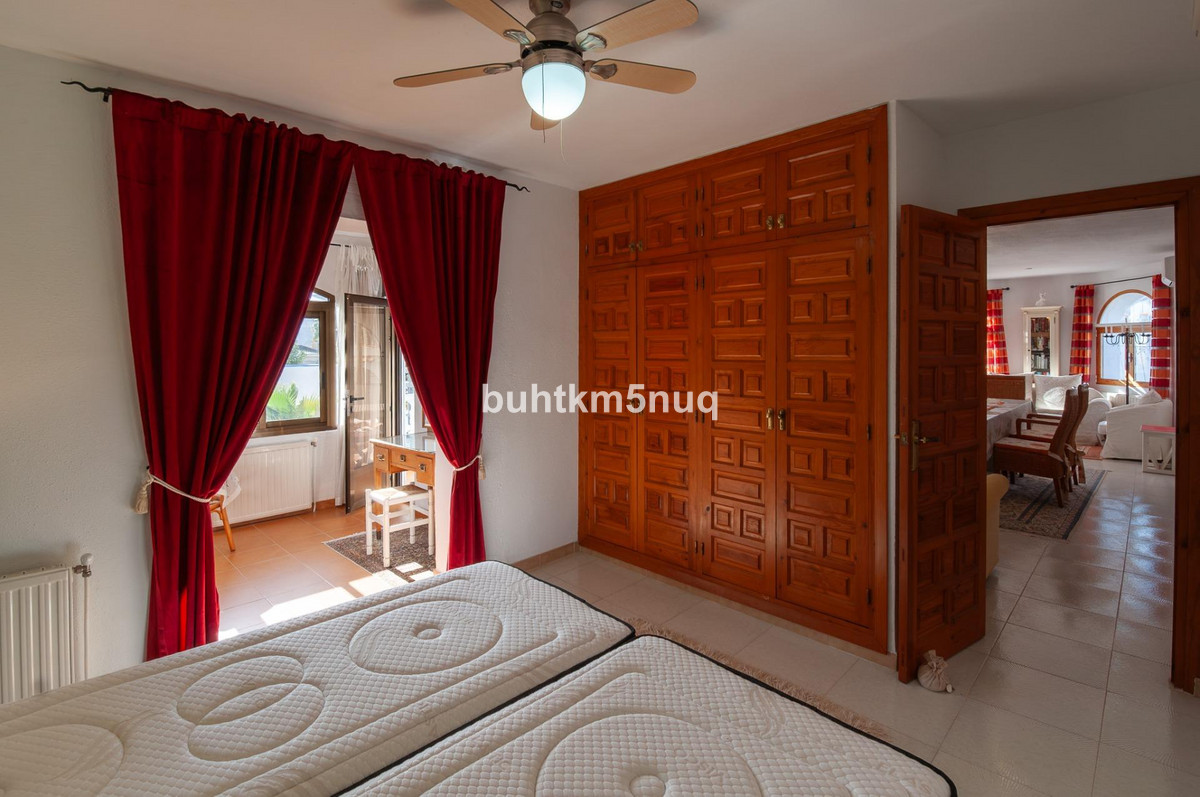 Se vende Villa - Chalet de 3 dormitorios en Costa Blanca, Alicante, España