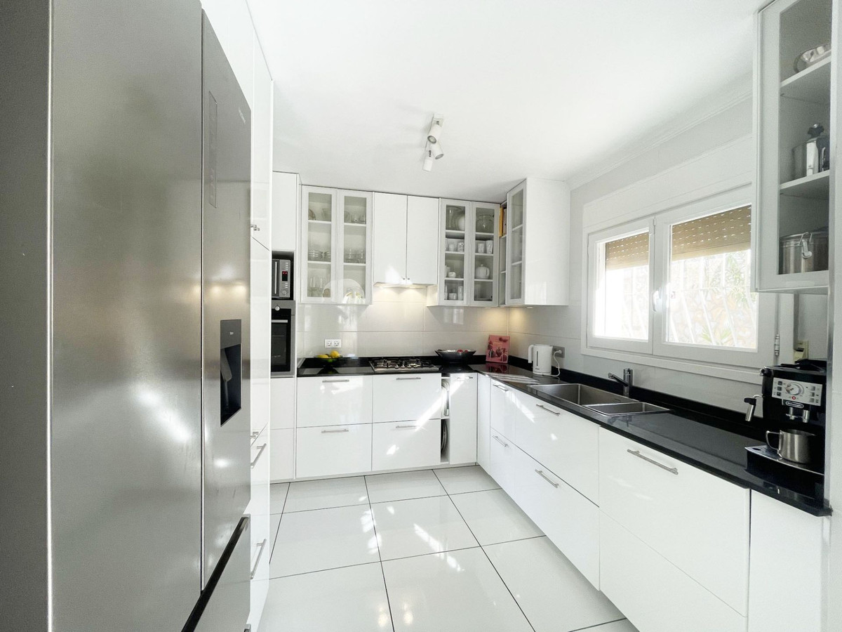 4 Bed Townhouse for sale in Calpe Costa Blanca, Alicante, Spain