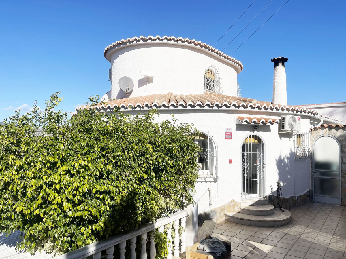 4 Bed Townhouse for sale in Calpe Costa Blanca, Alicante, Spain