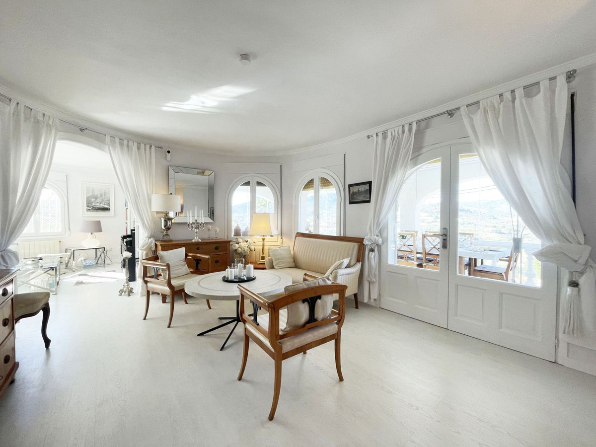 4 Bed Townhouse for sale in Calpe Costa Blanca, Alicante, Spain