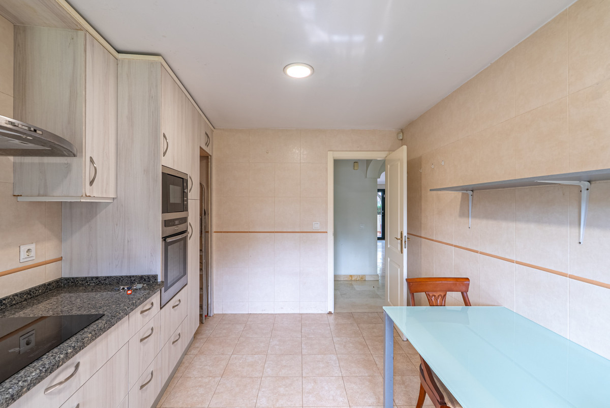 4 Bed Townhouse for sale in Estepona Costa Del Sol, Málaga, Spain