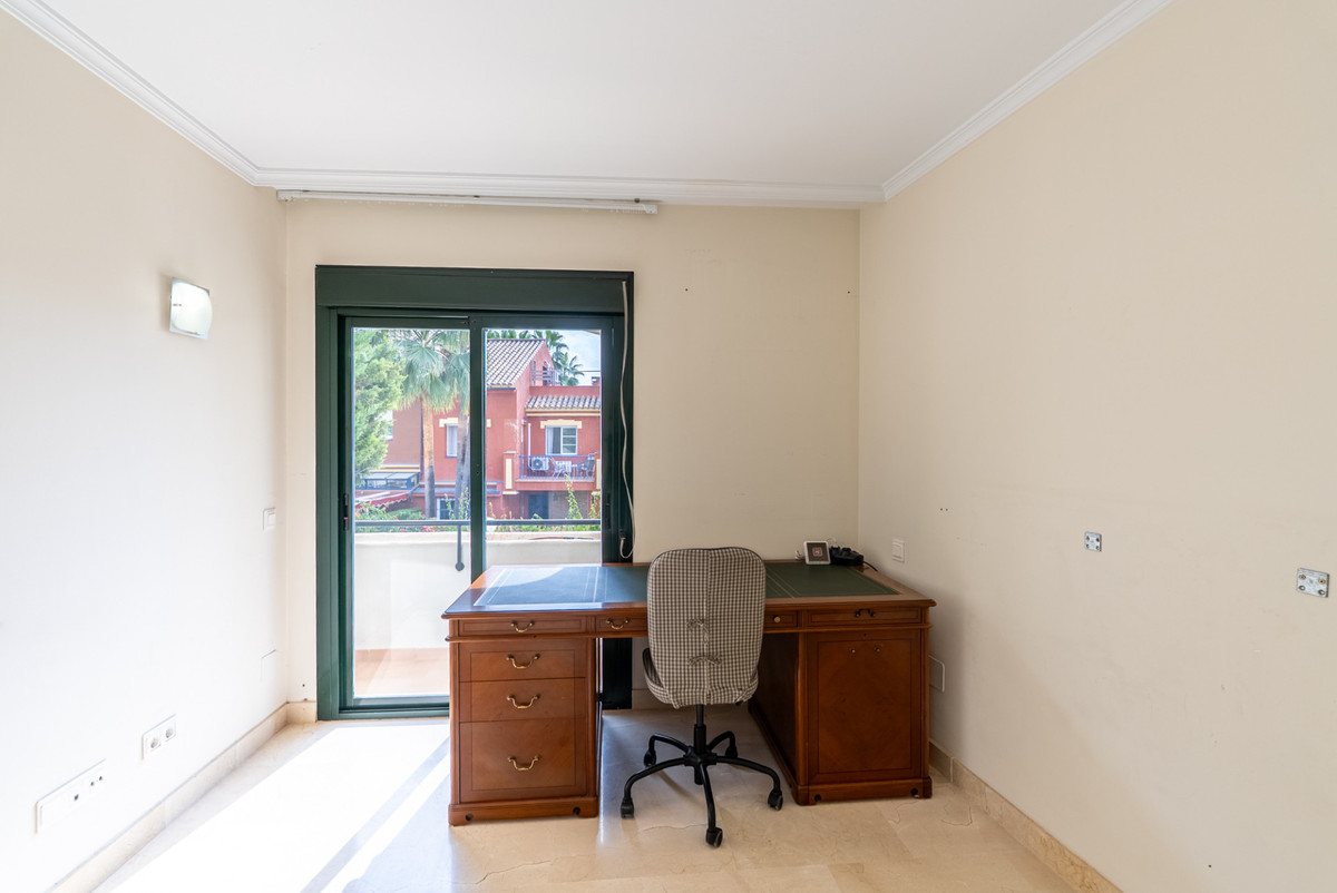 4 Bed Townhouse for sale in Estepona Costa Del Sol, Málaga, Spain
