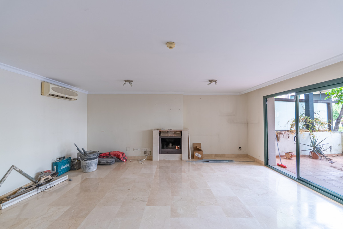 4 Bed Townhouse for sale in Estepona Costa Del Sol, Málaga, Spain