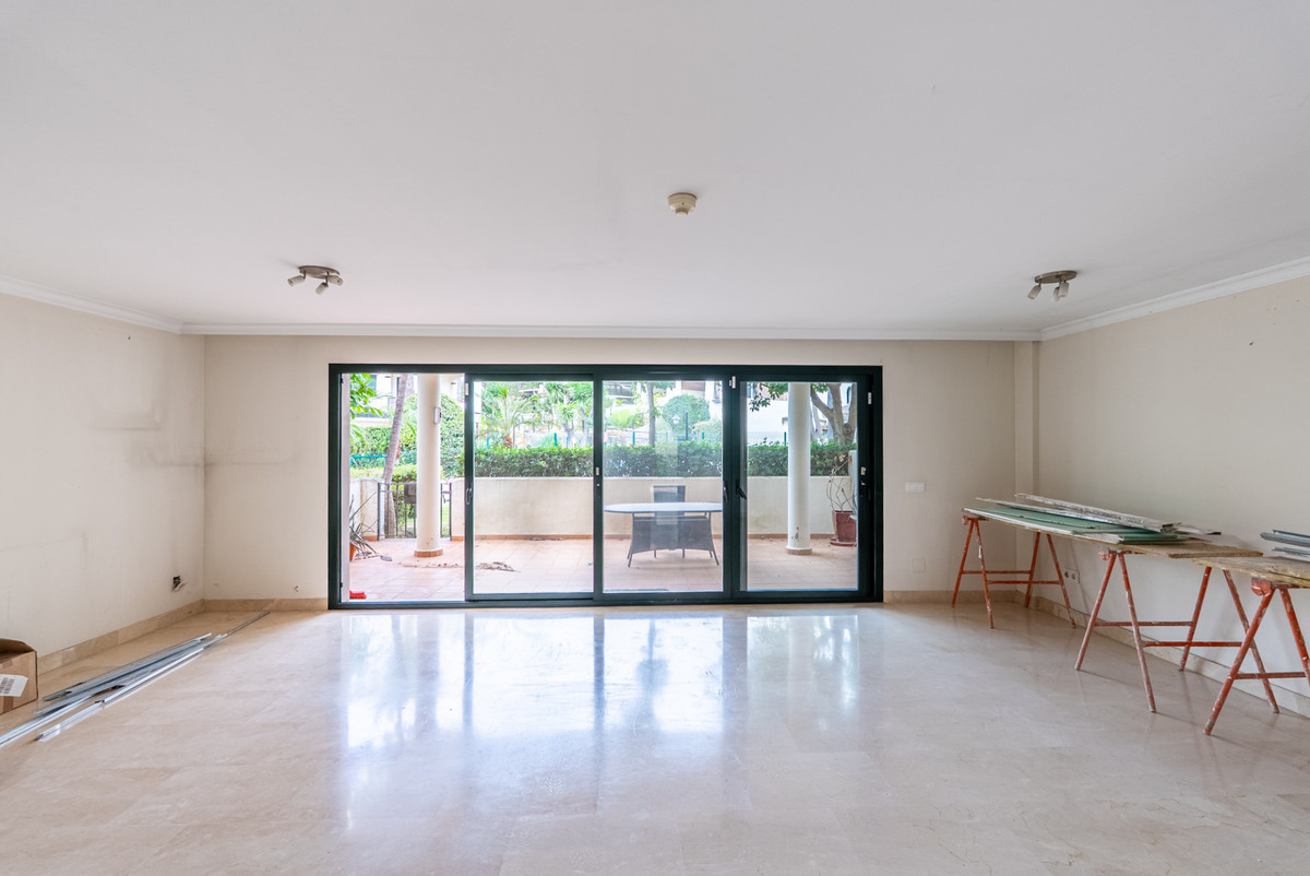4 Bed Townhouse for sale in Estepona Costa Del Sol, Málaga, Spain