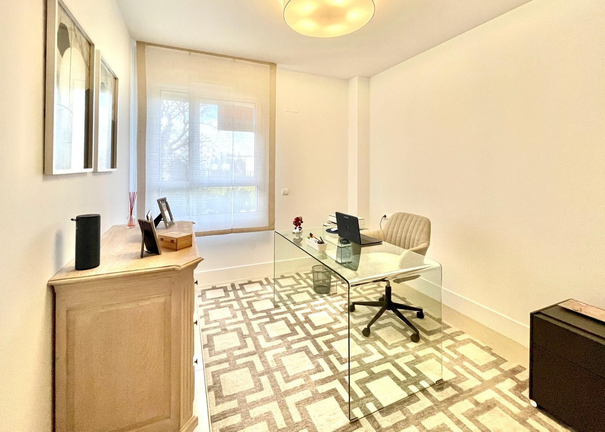 Se vende Apartamento Planta Baja de 3 dormitorios en Costa Del Sol, Cadiz, España