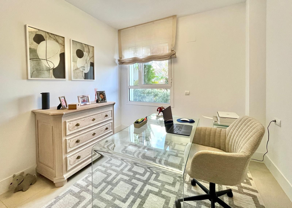 Se vende Apartamento Planta Baja de 3 dormitorios en Costa Del Sol, Cadiz, España