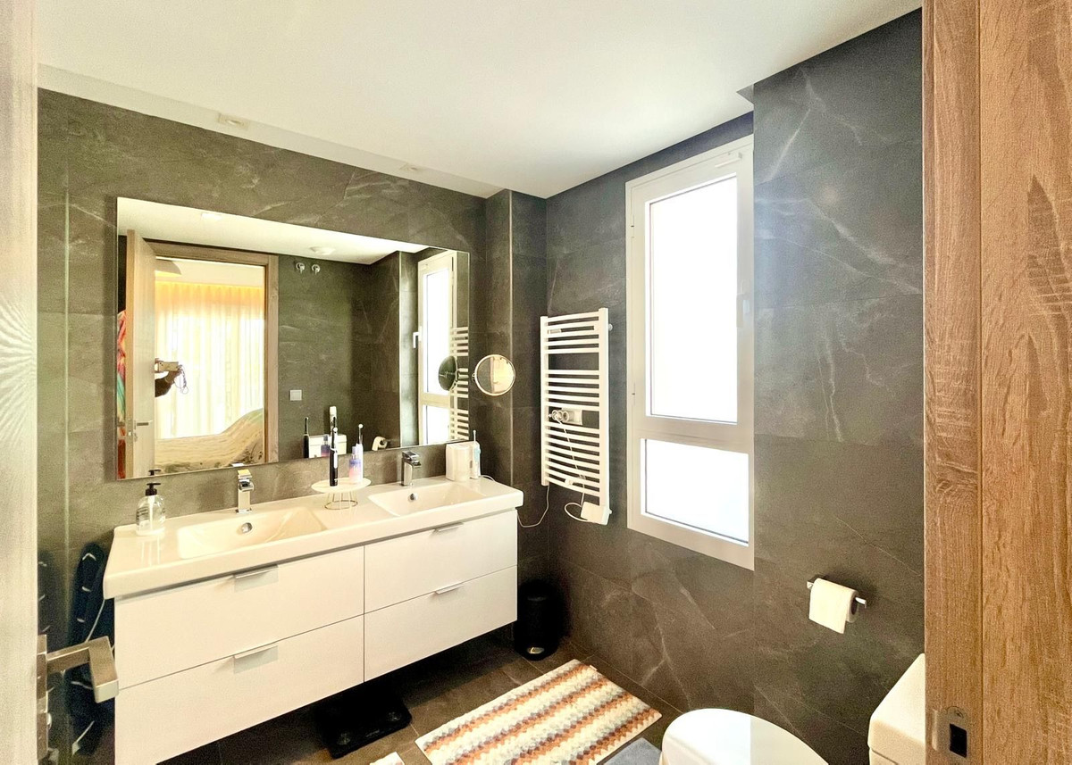 Se vende Apartamento Planta Baja de 3 dormitorios en Costa Del Sol, Cadiz, España